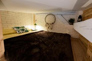 Niewielkie przytulne poddasze z widokiem na Ratusz