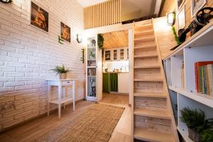 Niewielkie przytulne poddasze z widokiem na Ratusz