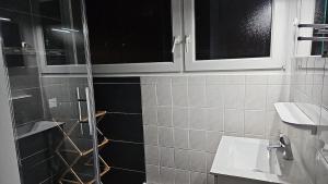 Appartements Cozy studio 3 min walk to train station : photos des chambres