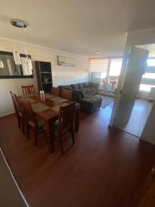 Bello Dpto central a pasos de la Quinta Vergara, Mall, Plaza de Viña, con estacionamiento, ideal para recorrer la ciudad caminando relajado