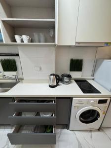 Modern Condo with Pool near Casinos in Clark