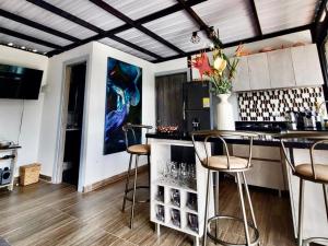 Hermosa Cabaña Boutique Familiar y Privada en Guatapé, jacuzzi, gimnasio