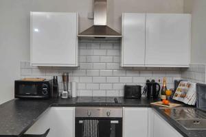 Sleeps 3 - Work & Family Stays - Weekly Offers! - FREE Parking