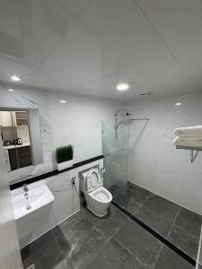 Modern Condo with Pool near Casinos in Clark