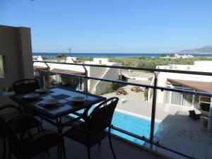 Apartment with Sea View and Pool View