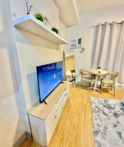 Budget Rustic Charm with Netflix Wifi and Pool - Mesaverte Residences