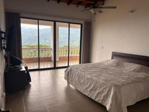 Hacienda La Perla- Mesa de los Santos