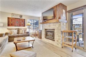 Two-Bedroom Apartment room in Skiwatch 102