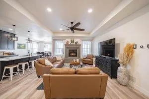 Teton Valley Getaway with Private Deck and Hot Tub! - 圣安东尼