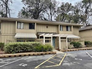 Updated 2 bedroom Beach Bungalow - Walk to the beach