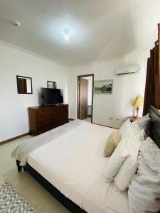 Metcalfe Two Bedroom Suite