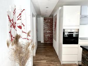 Spacious Cosy Apt with Pool and Parking