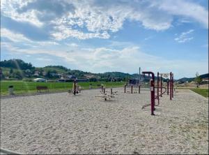 Spacious Cosy Apt with Pool and Parking