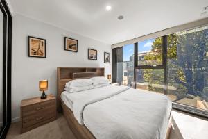 Central 1-Bed Apartment with Pool and Gym Access