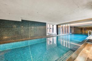 Central 1-Bed Apartment with Pool and Gym Access
