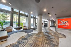 Central 1-Bed Apartment with Pool and Gym Access