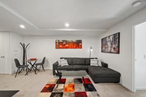 Central 1-Bed Apartment with Pool and Gym Access