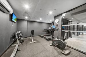 Central 1-Bed Apartment with Pool and Gym Access
