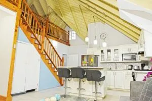 Penthouse with Loft at Seacastles, Beach and Pool 207 - Cinnamon Hill