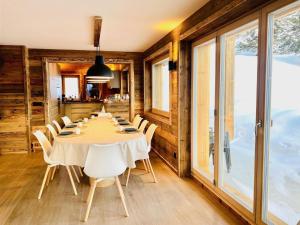 Chalet in 4 Vallées with Ski-In Access