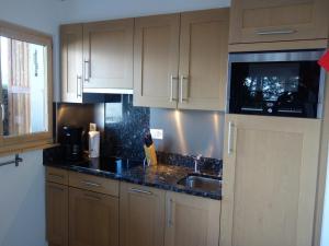 Mountain Escape with Fireplace