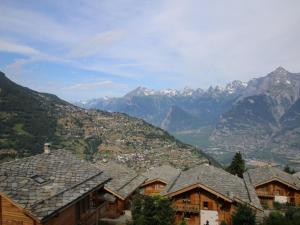 Apartment with balcony views of Nendaz