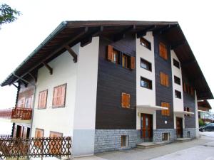 Apartment near Piste des Mayens ski-slope
