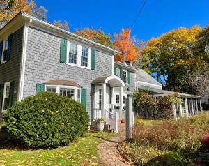 Charming 4BR colonial close to downtown - 基恩
