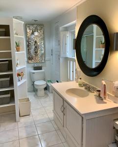 Charming 4BR colonial close to downtown