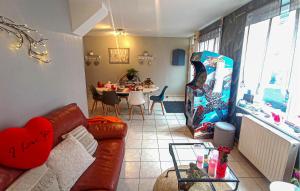 Maisons de vacances Beautiful Home In Grand-Fort-Philippe : photos des chambres