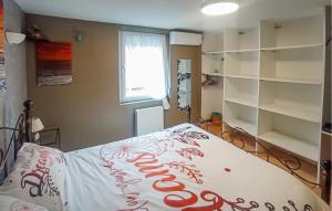 Maisons de vacances Beautiful Home In Grand-Fort-Philippe : photos des chambres