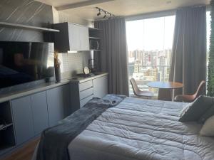 Lindo apto Caminho das Árvores