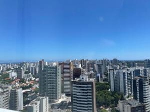 Lindo apto Caminho das Árvores