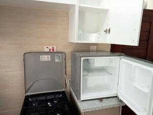 Dee Kijanis studio apartment