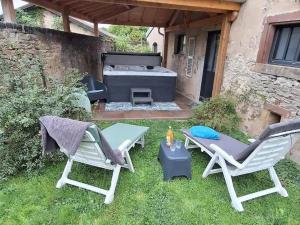 Maisons de vacances Charmante maisonnette entre foret et detente avec spa et WIFI - FR-1-589-786 : photos des chambres