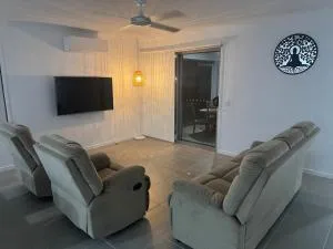 Entire home in ParkRidge 4BedR 2BathR 3LivingR 8PP - Jimboomba