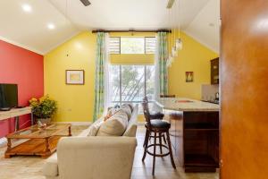 Calypso Villa - 2Bedrm 2Bathrm Pool View & Beach 203