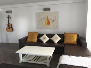 Extra large, modern apartment with sea view