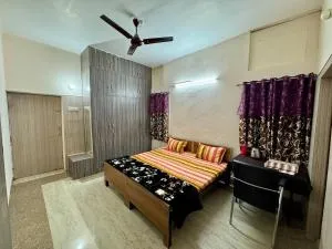 Cozy Stays - 200 mts from railway station - Allāhābād Junction