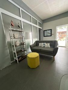 White House Cabin Cozy Retreat with Rustic Charm