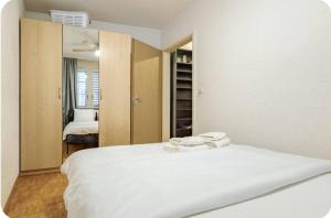 5-mins walk to Zurich Main Station - City Center