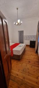 Neo & Ruks Guest Houses Boston Belleville 5