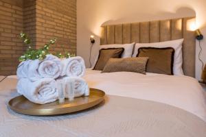 Boxtel Farmstay w Free Parking, Lake View & Space