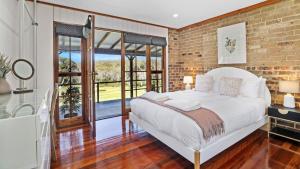 The Burrows of Penrose