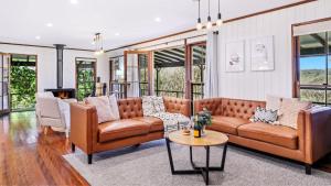 The Burrows of Penrose