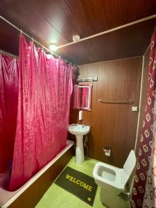 Lucky Kashmir Heritage Houseboat