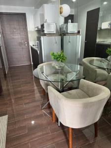 Makati Skyline Suite