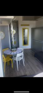 Studio vue splendide sur mer et port