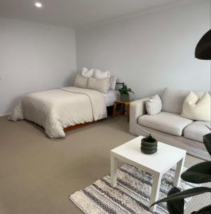 Cozy Studio with Private Entrance & Ensuite