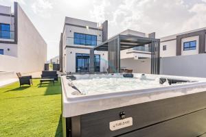 Getaway Deal 3BR with Outdoor Jacuzzi plus Scenic Views by Deluxe Holiday Homes - 4hvězdičkové hotely ve městě Fudžajra